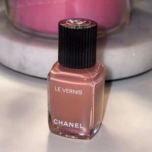 Chanel Longwear Nail Polish # 941 Spontane like new